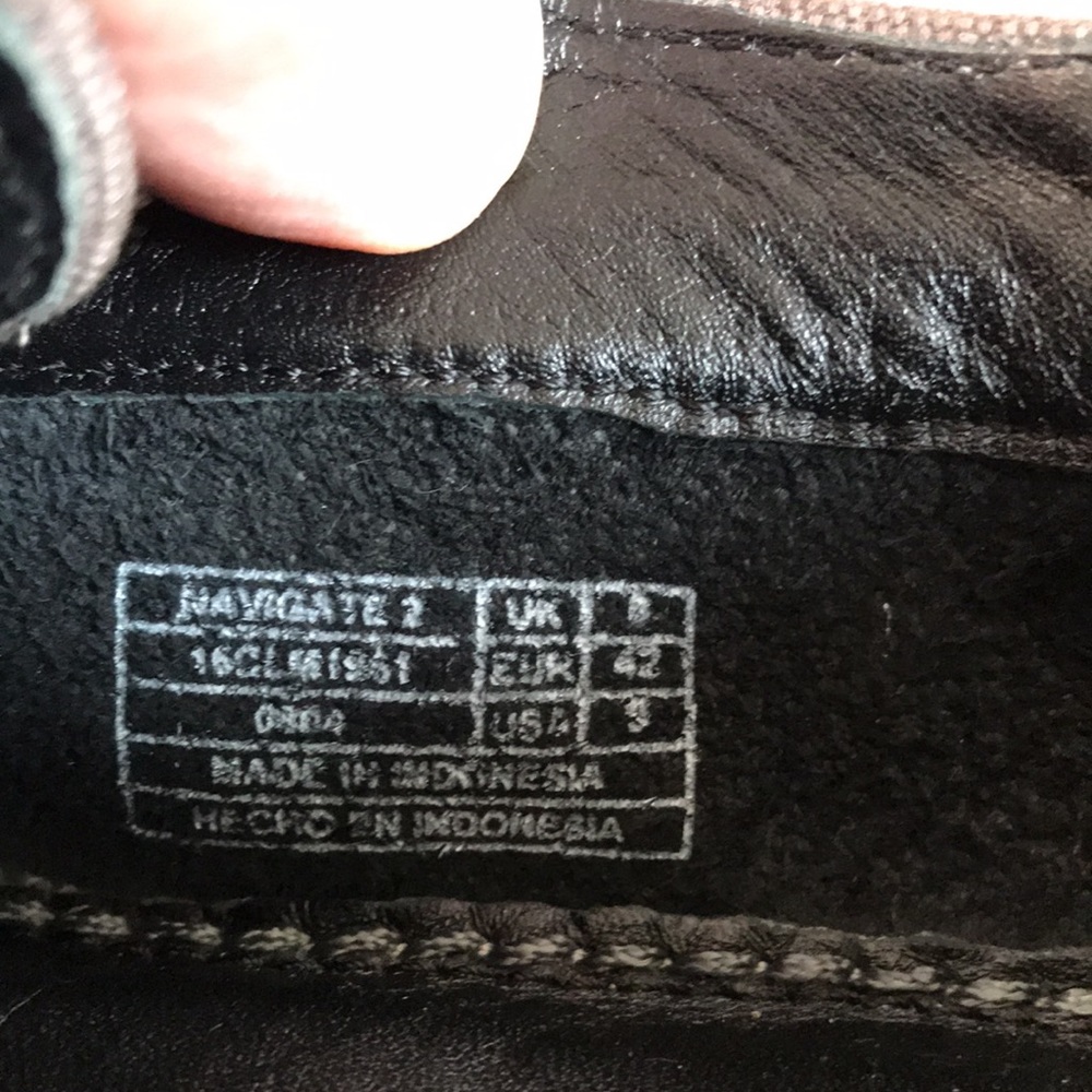 LACOSTE - Picture 11 of 16